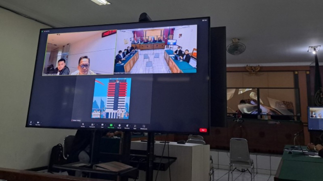 Direktur PT. Java Orient Properti (JOP) Dandan Jaya Kartika divonis 2,5 tahun penjara karena melakukan suap kepada Walikota Yogyakarta periode 2011-2022 Haryadi Suyuti terkait perizinan pendirian apartemen di Kota Yogyakarta.