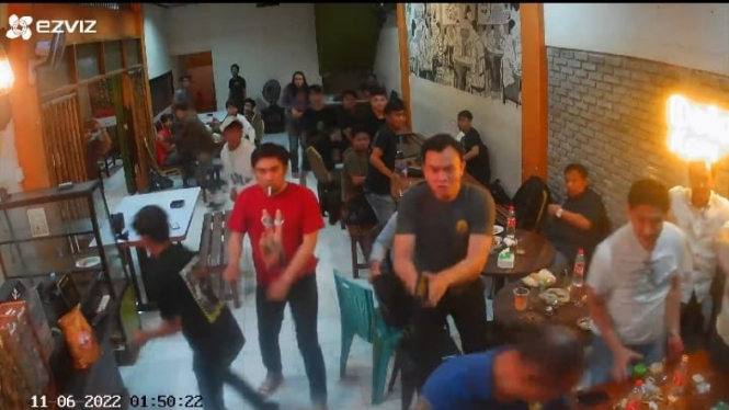 Kasat Reskrim Polrestabes Makassar Diserang Bandit saat Ngopi di Warkop 