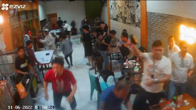 Kasat Reskrim Polrestabes Makassar Diserang Bandit saat Ngopi di Warkop 
