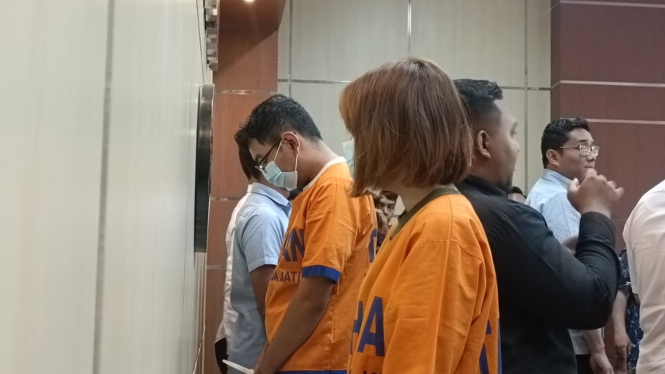 ACS dan AH, Tersangka Video Porno Wanita Kebaya Merah di Polda Jatim