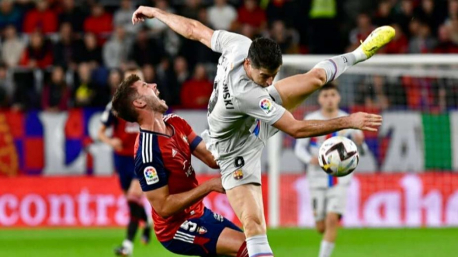 Pertandingan Osasuna vs Barcelona.
