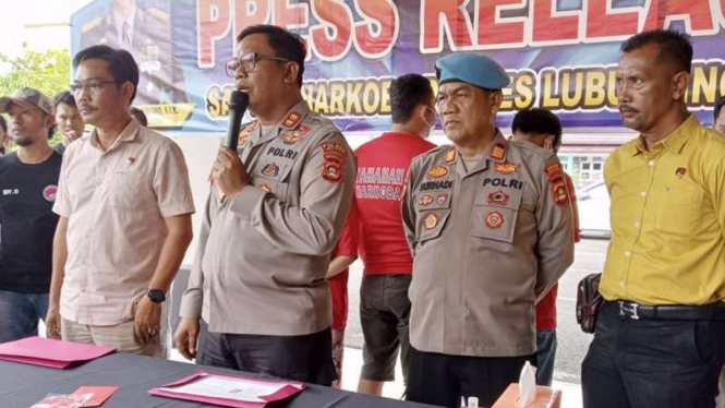 Polisi merilis kasus narkoba yang melibatkan anggota DPRD Musi Rawas