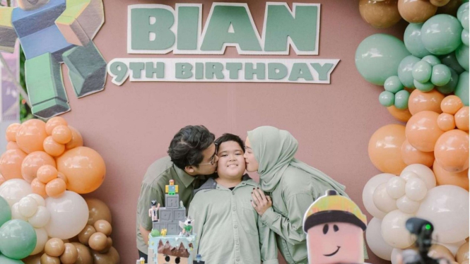 Ririe Fairus dan Ayus Sabyan dalam acara ulang tahun anak mereka