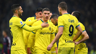 Pemain Inter Milan merayakan gol