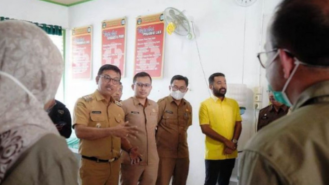 Bupati Solok Selatan Khairunas