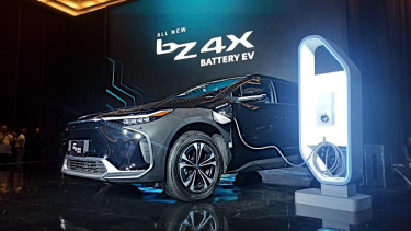 VIVA Otomotif: Peluncuran mobil listrik Toyota bZ4X di Indonesia