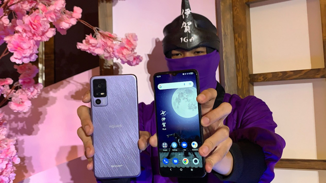Sharp Aquos V6 5G.