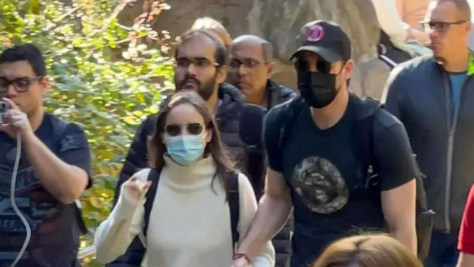 Chris Evans dan Alba Baptista