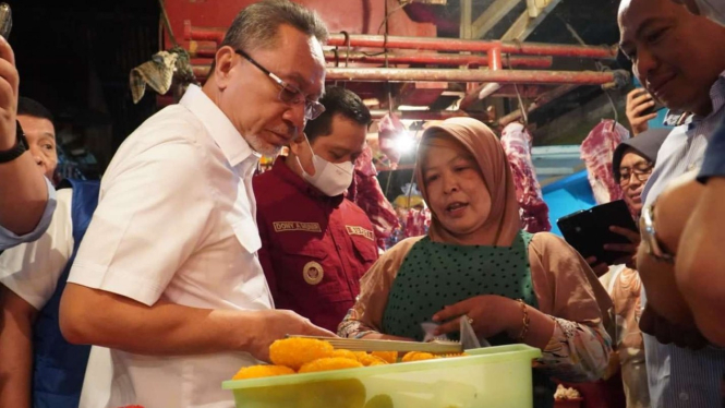 Mendag Zulhas di Sumedang cek harga pangan.
