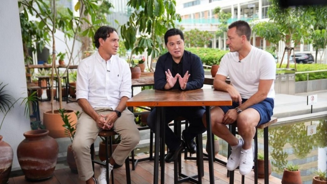 Erick Thohir bersama John Terry dan Alessandro Nesta