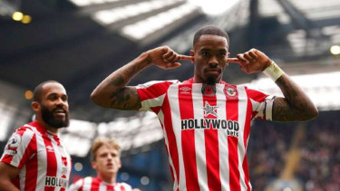 Pemain Brentford, Ivan Toney rayakan gol ke gawang Manchester City