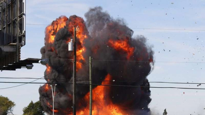 Dua pesawat bertabrakan dan jatuh di Dallas Air Show, Sabtu waktu setempat