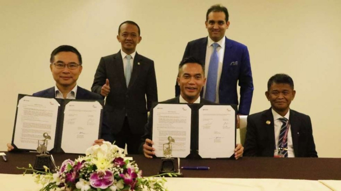 PT Bakrie & Brothers Tbk (BNBR) dan Envision Group (Envision).