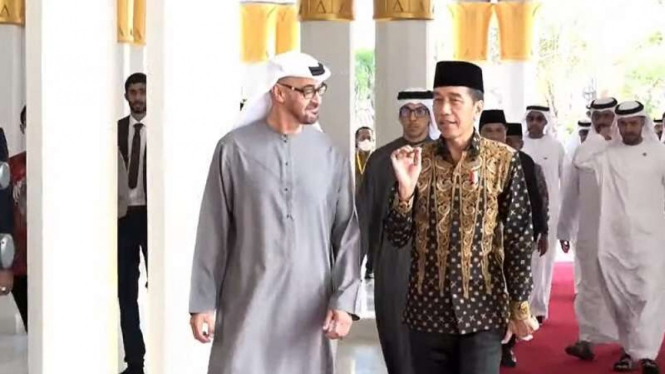 Presiden Jokowi bersama Presiden UEA Meresmikan Masjid Raya Sheikh Zayed Solo 