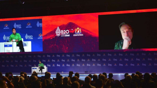 Elon Musk dan Anindya Bakrie di B20 Summit, Nusa Dua, Bali.