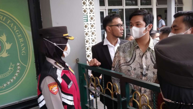 Penjagaan sidang Indra Kenz di PN Kota Tangerang.