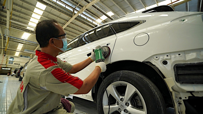 VIVA Otomotif: Ilustrasi perbaikan bodi mobil.