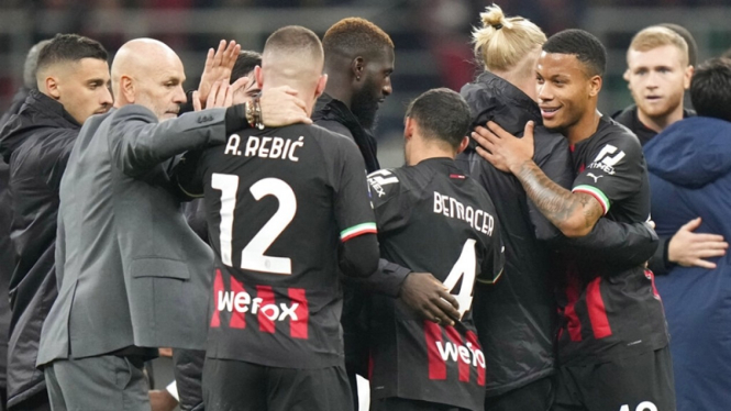 Stefano Pioli dan para pemain AC Milan