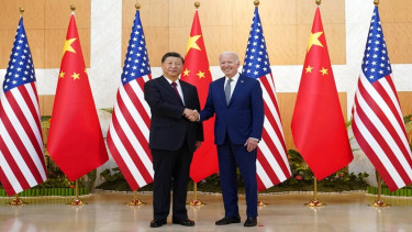 Pertemuan bilateral Presiden AS Joe Biden dan Presiden China Xi Jinping di KTT G20 Bali, Indonesia.