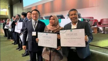 Bupati Tanjung Jabung Timur, Jambi, Romi Haryanto memperoleh anugerah