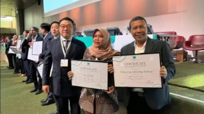Bupati Tanjung Jabung Timur, Jambi, Romi Haryanto memperoleh anugerah