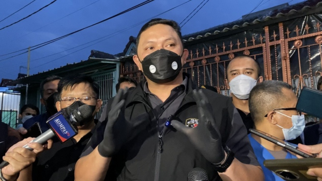 Direktur Reskrimum Polda Metro Jaya Kombes Hengki Haryadi di TKP Kalideres