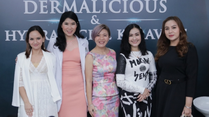 Angelica Simperler dan Iis Dahlia