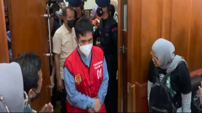 Terdakwa Mas Bechi di PN Surabaya