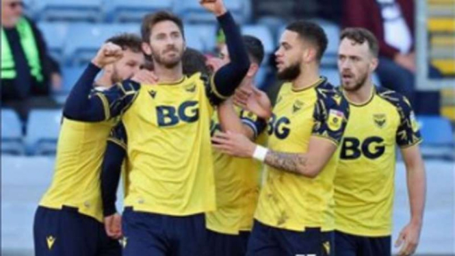 Pemain Oxford United rayakan gol.