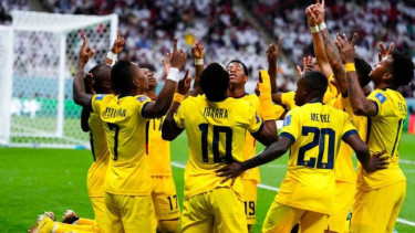 Pemain Ekuador rayakan gol Enner Valencia.