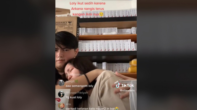 Loly anak Nikita Mirzani Dipeluk Sean