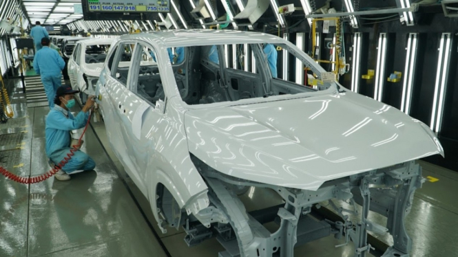 Produksi mobil Toyota Kijang Innova Zenix Hybrid di Indonesia