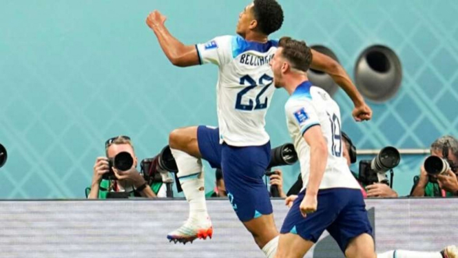 Pemain Timnas Inggris, Jude Bellingham, merayakan gol.