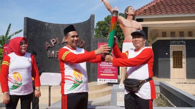 Wakil Gubernur Jawa Tengah Taj Yasin Melepas Kirab Obor Pospenas IX
