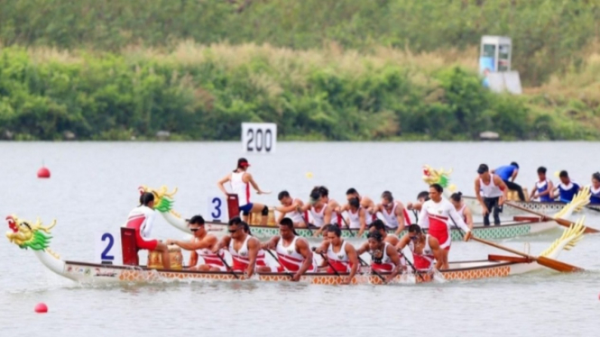 Timnas dayung Indonesia di Kejuaraan Dayung Perahu Naga Asia 2022.