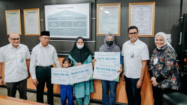 Direktur Utama BPJAMSOSTEK, Anggoro Eko Cahyo meninjau industri padat karya
