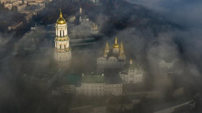 Kompleks Pechersk Lavra atau Gereja Gua di Kiev, Ukraina yang berusia 1.000 tahun.