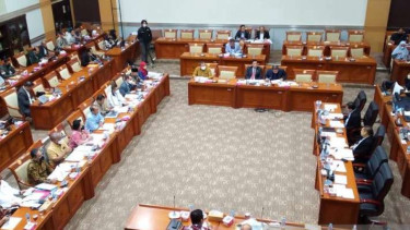 Rapat kerja bersama Komisi III DPR RI dengan Wakil Menteri Hukum dan Hak Asasi Manusia membahas penyempurnaan Rancangan Undang-Undang tentang Kitab Hukum Pidana (RKUHP) di Gedung DPR RI, Jakarta, Kamis, 24 November 2022.