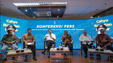 Menteri Koordinator Bidang Kemaritiman dan Investasi Luhut Binsar Pandjaitan saat konferensi pers lanjutan kasus tumpahan minyak Montara.