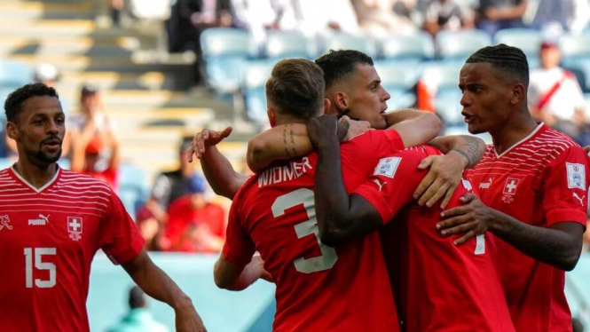 Selebrasi timnas Swiss saat membobol gawang Kamerun