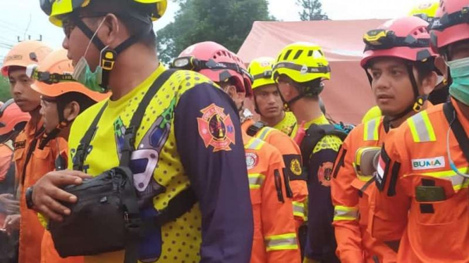 Basarnas cari korban gempa
