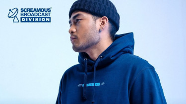Tren bergaya kasual dengan memakai outfit yang simple anti ribet