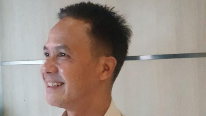 Ganjar Pranowo mengunggah foto dirinya dengan tampilan rambut hitam.