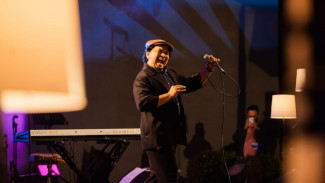 Tompi Kasih Bonus Buat Penonton di Festival Jazz in The Valley Bandung