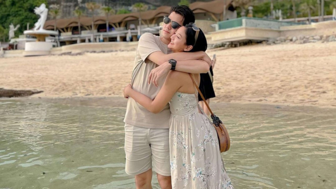 Glenca Chysara dan Rendy Jhon honeymoon