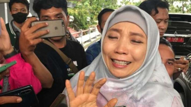 Wakil Gubernur Nusa Tenggara Barat (NTB) Sitti Rohmi Djalilah saat diwawancara wartawan seusai menghadiri sidang paripurna DPRD NTB di Gedung DPRD NTB, Kota Mataram, Senin, 28 November 2022.