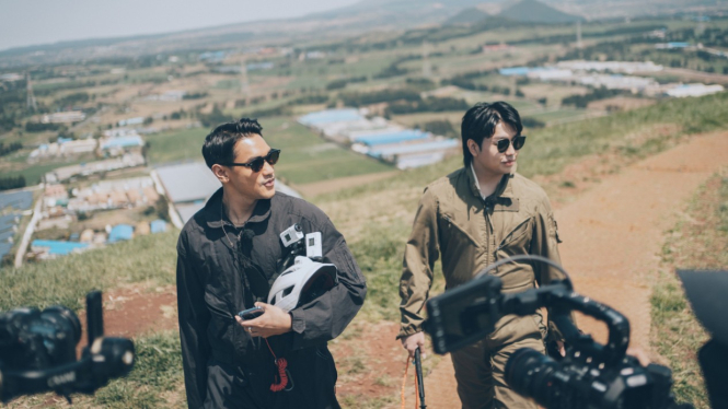 Penyanyi Afgan (kiri) telah memulai debutnya di industri hiburan Korea Selatan