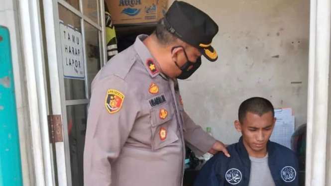 Polisi tangkap pemuda yang bawa linggis ke bank dan teriak-teriak 'ini riba'.