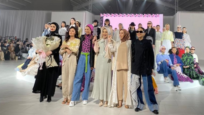 Fashion Show Colors of Women