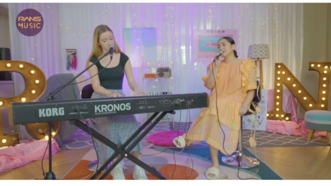 Stacey Ryan duet bareng Nagita Slavina
